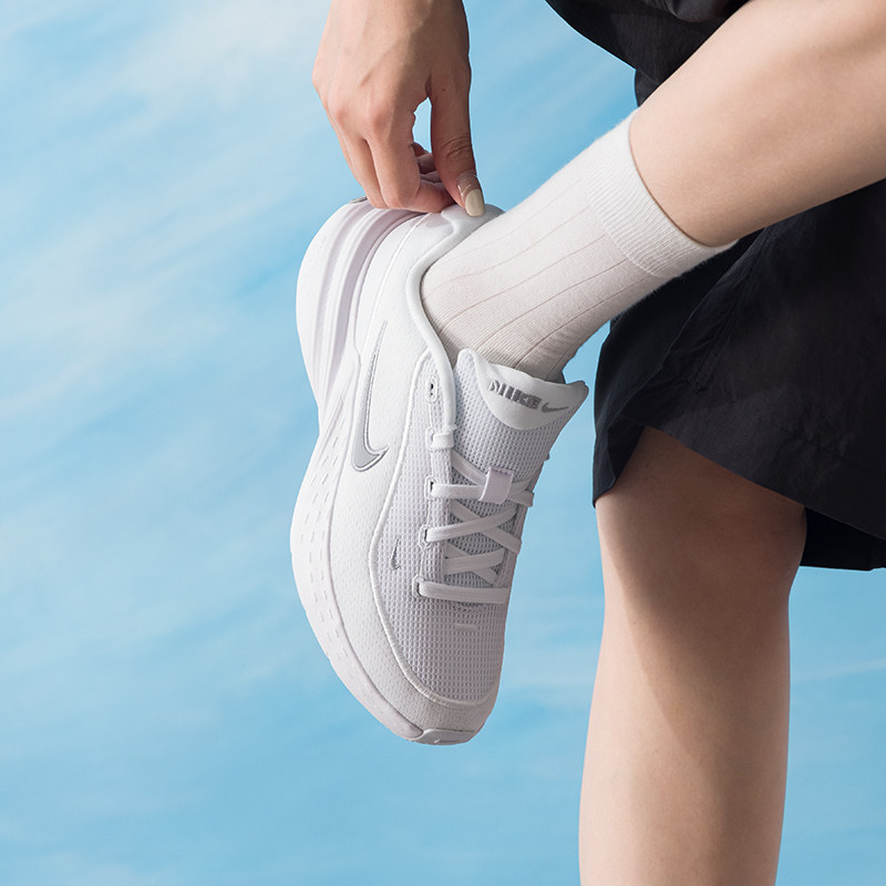 나이키 IB2766-101 여성용 러닝화, 가볍고 통기 - Women Shoes Running Nike 리뷰 및 가격